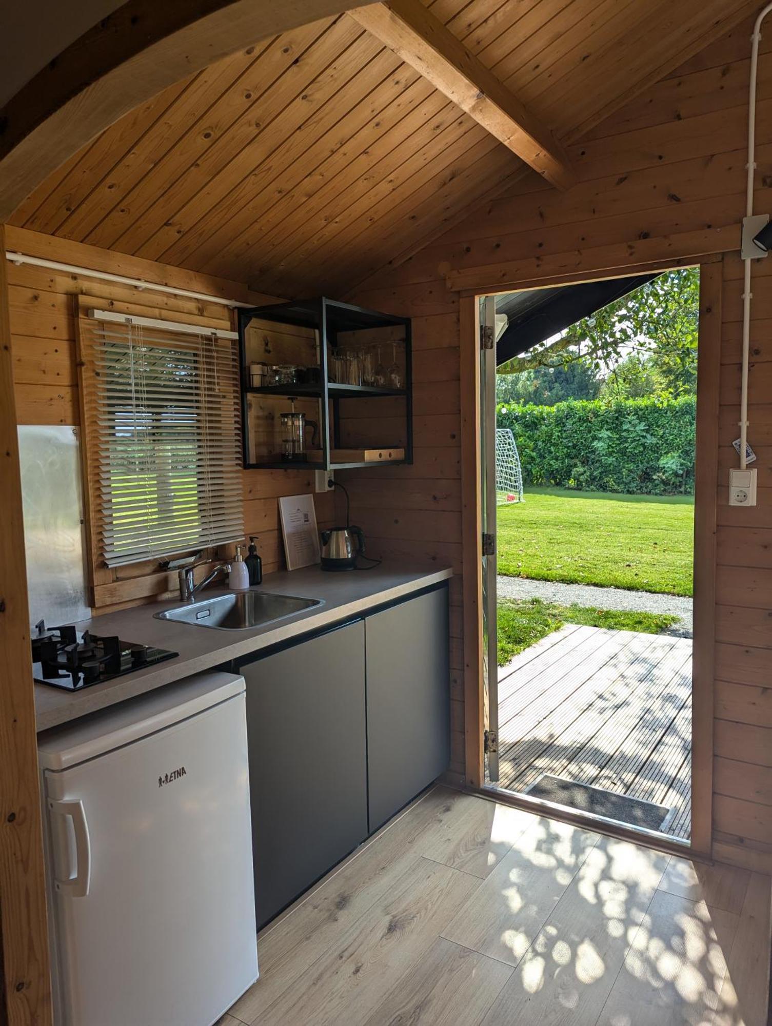 The Bee - Trekkershuts & Apartment Opperdoes Экстерьер фото
