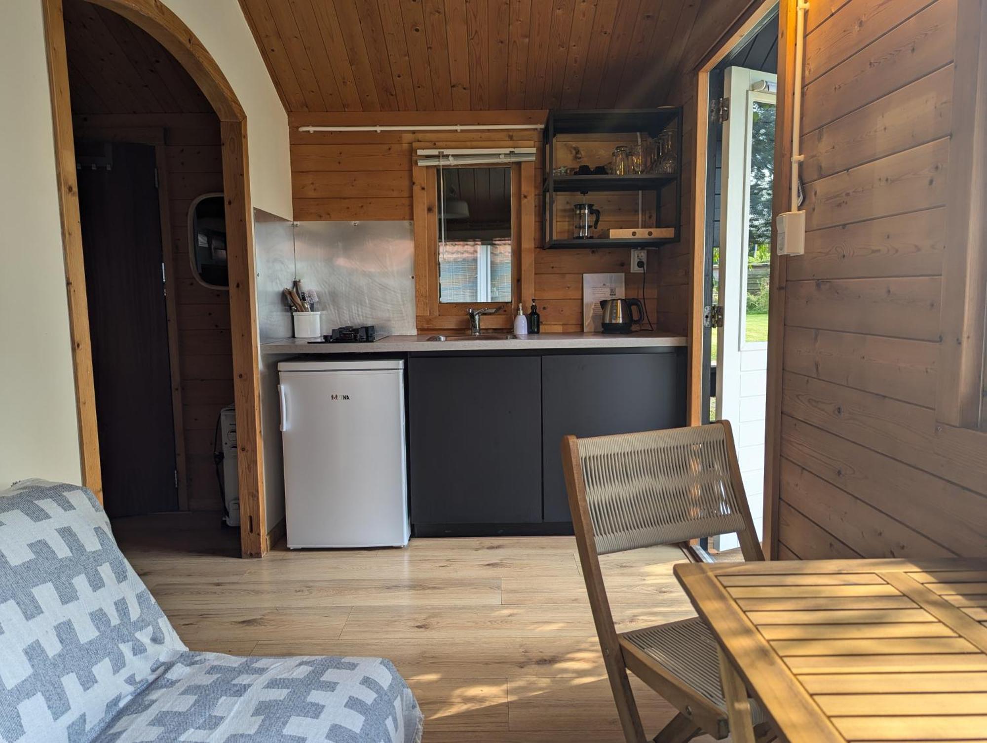 The Bee - Trekkershuts & Apartment Opperdoes Экстерьер фото
